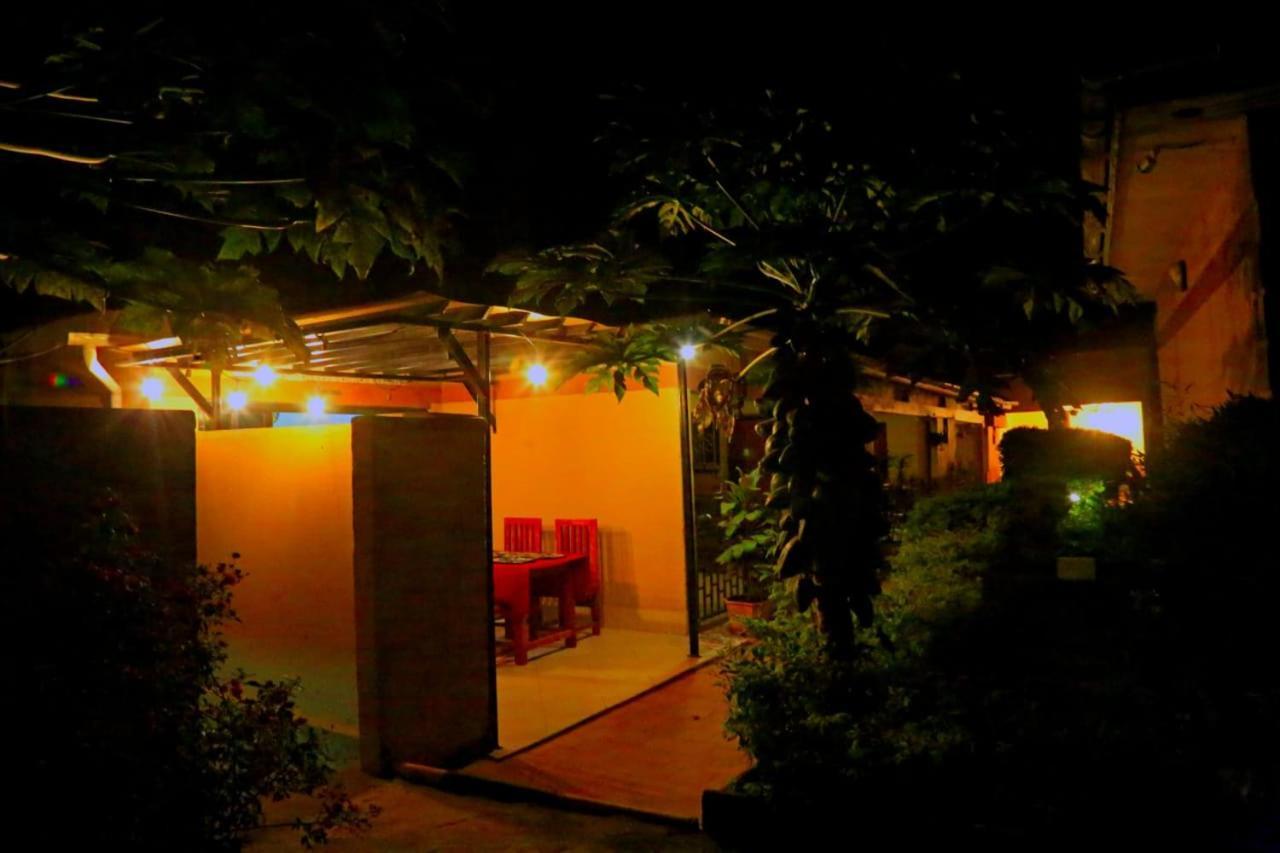 Palm Star Motel Fort Portal Exterior foto
